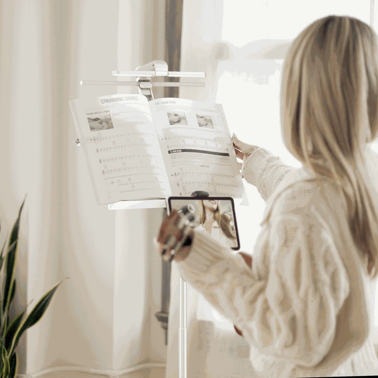 Music Stand - KraftGeek Bravo Music Stand with Bag, White